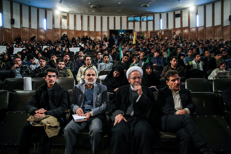 با اعتماد به دشمن نمی توانیم اقتصاد ملی را سامان دهیم 